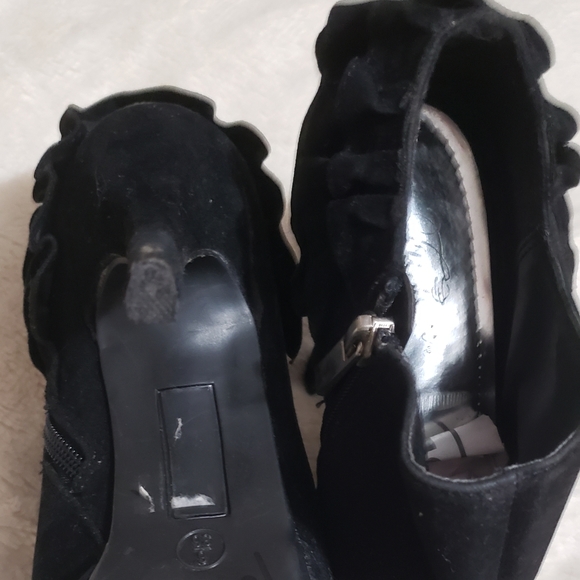 Shoes - Picture 3 of 4